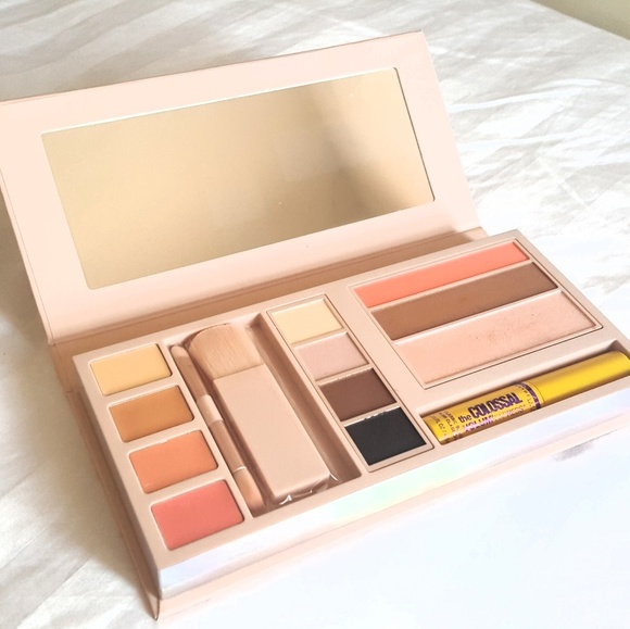 Maybelline Gigi Hadid Jetsetter Palette